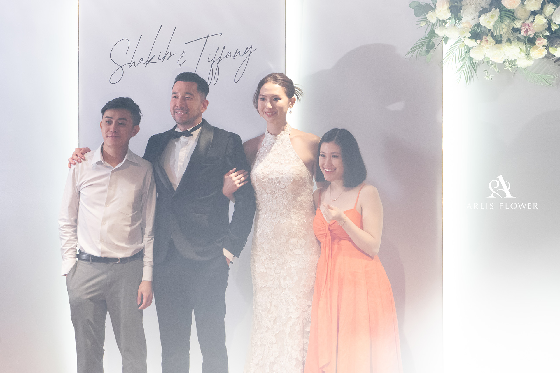 極簡白色背板細節-婚禮燈光美學層次設計-君悅酒店婚禮特寫
